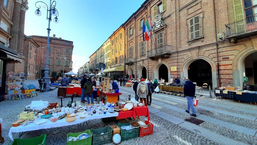 MERCATINO ANTIQUARIATO